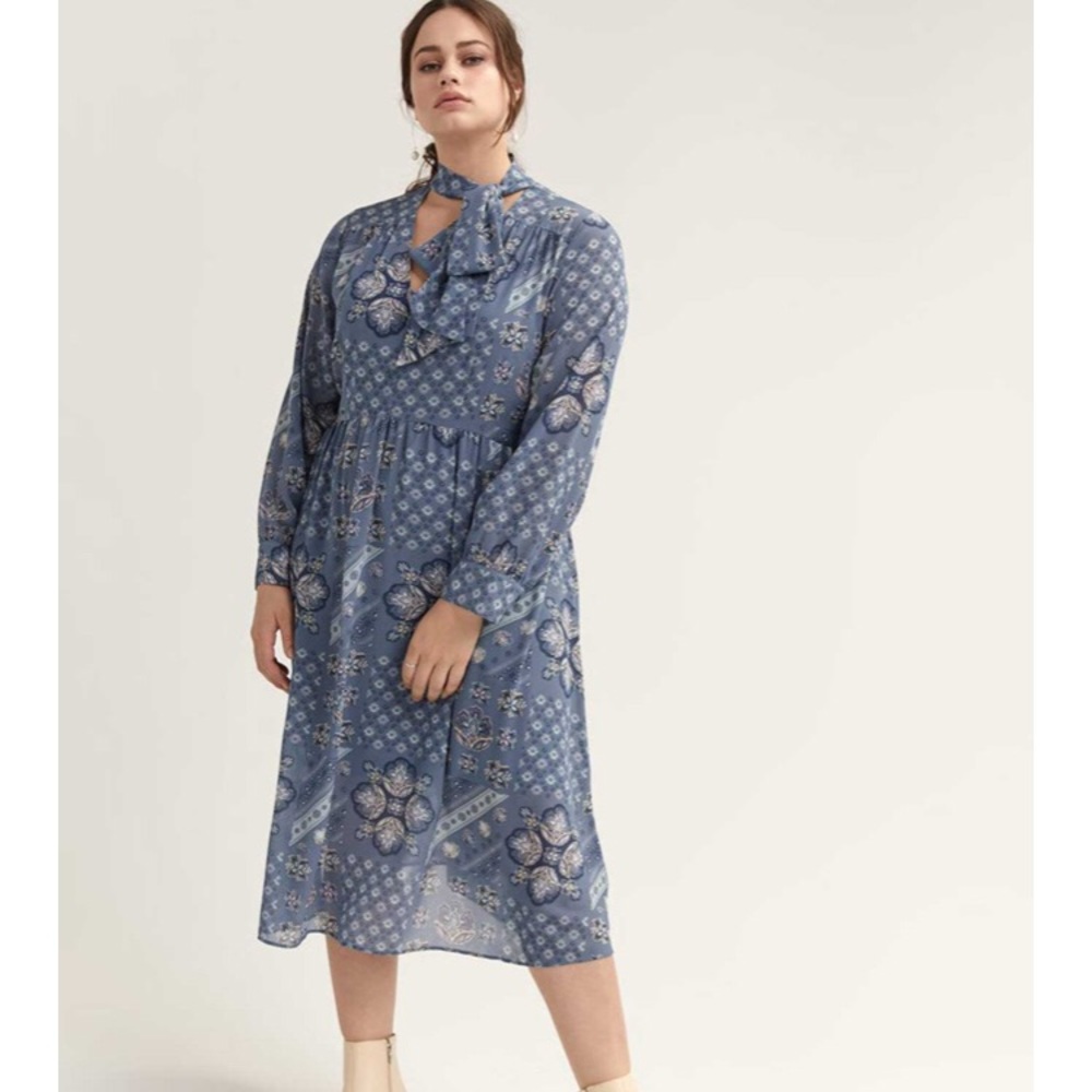 Floral Print Long Sleeve Dress , Tie neck Size 16.